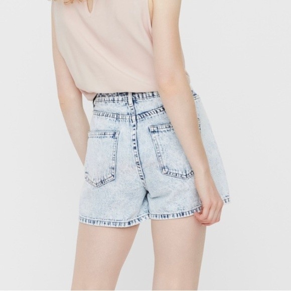 Vero Moda High Waisted Shorts - Picture 2 of 5